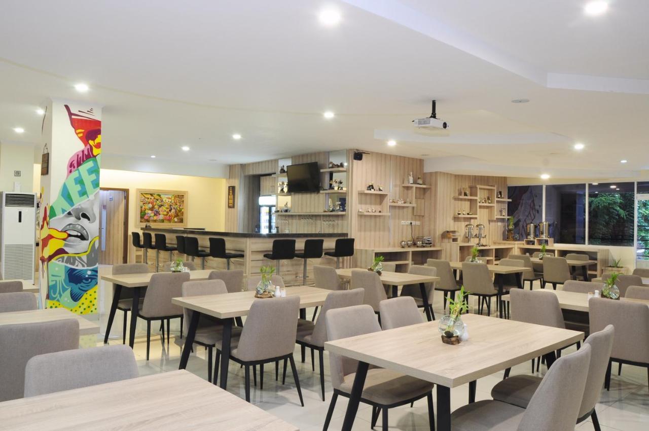 Graha Sumsel Hotel Jakarta Exterior photo