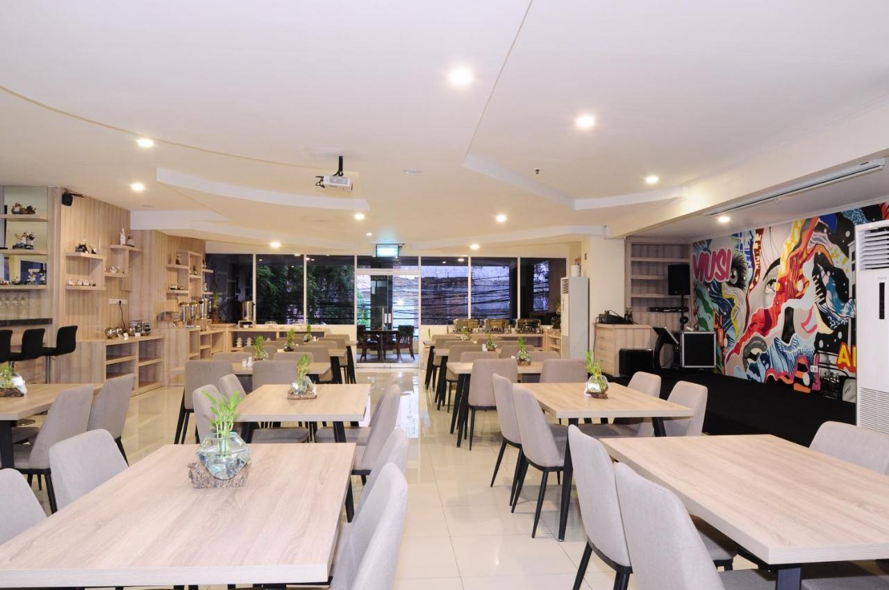 Graha Sumsel Hotel Jakarta Exterior photo